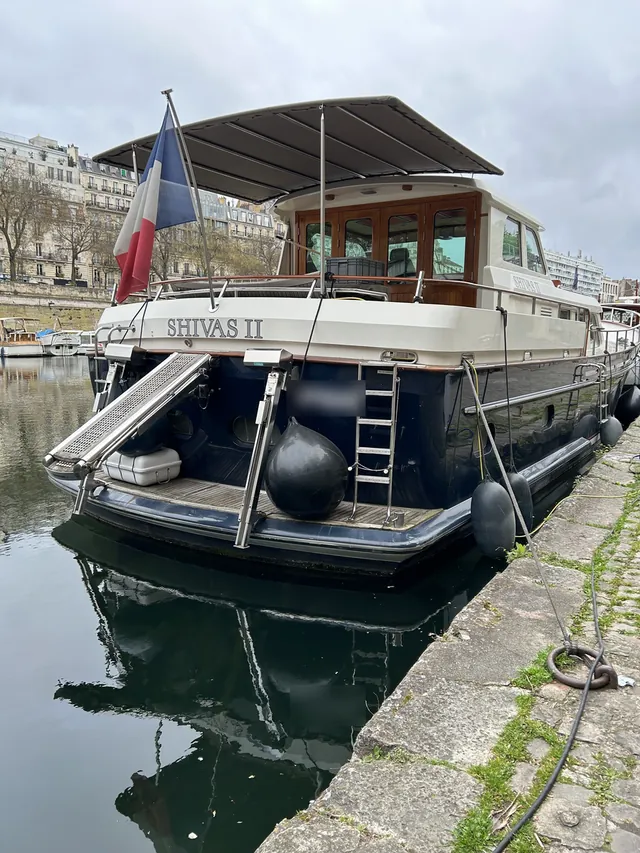 Bateau suivi par BluePrestige au port de l'Arsenal, Paris